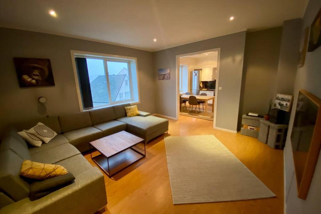 Nice And Central Apartment In Quiet Area Ålesund Zewnętrze zdjęcie