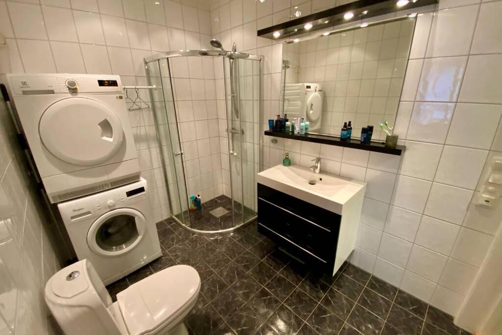 Nice And Central Apartment In Quiet Area Ålesund Zewnętrze zdjęcie